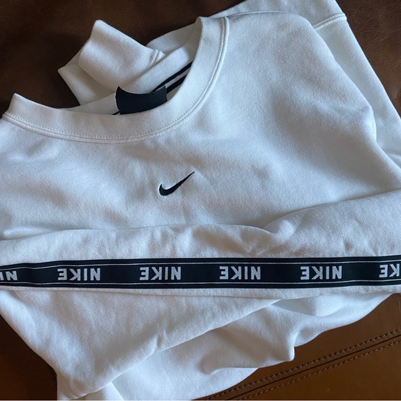 Women’s Nike crew neck - Picture 1 of 4